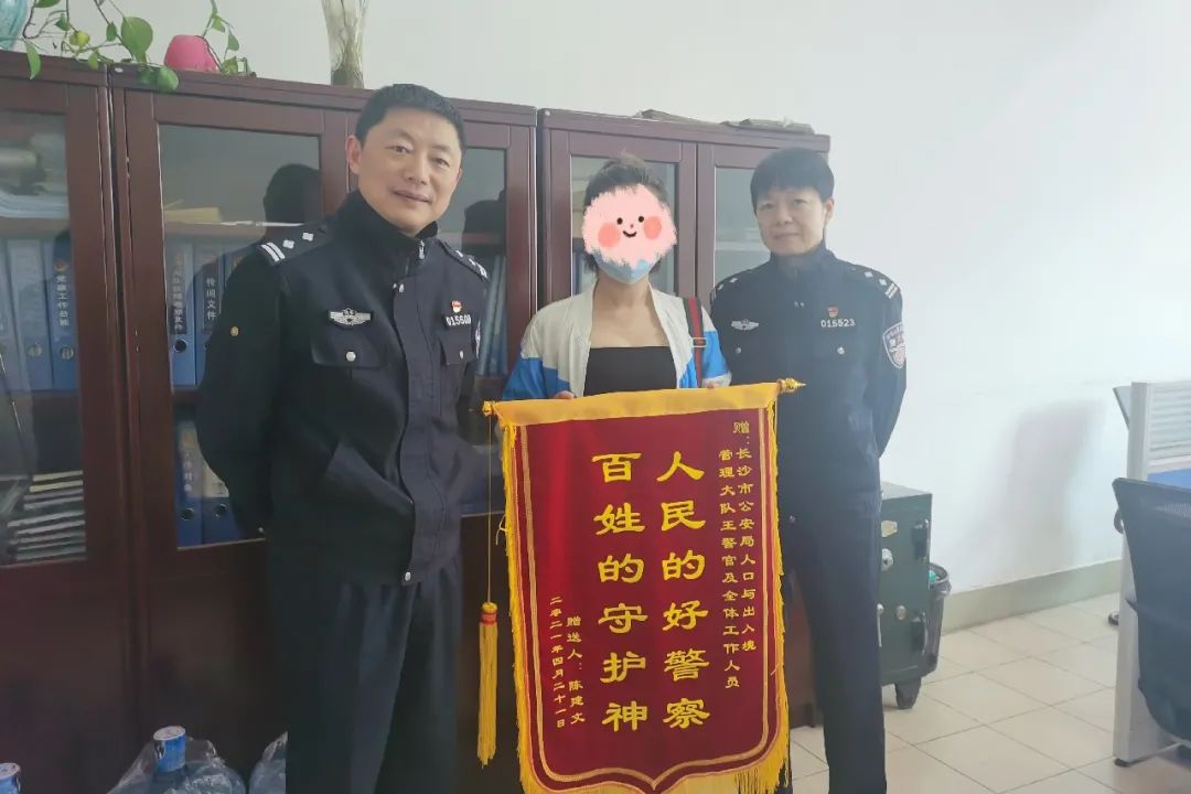 DƬ
